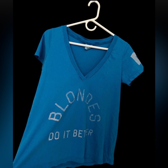 Rebel Yell “Blondes Do It Better” V Neck Flowy T shirt Tunic Size S - Picture 2 of 6